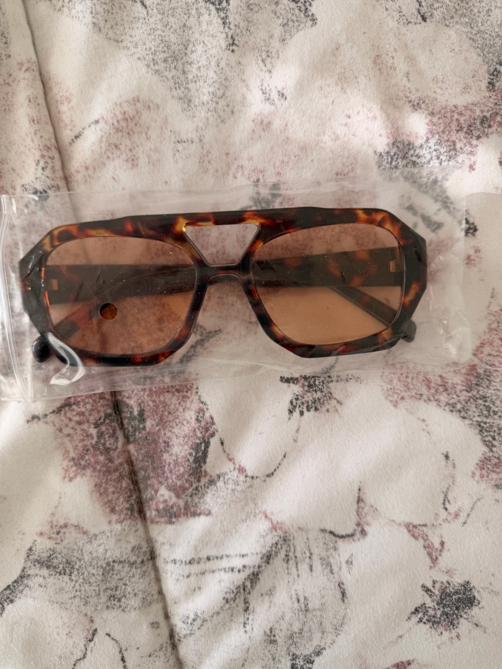 Tortoiseshell Brown Men's Sunglasses - Stylish UV Shades